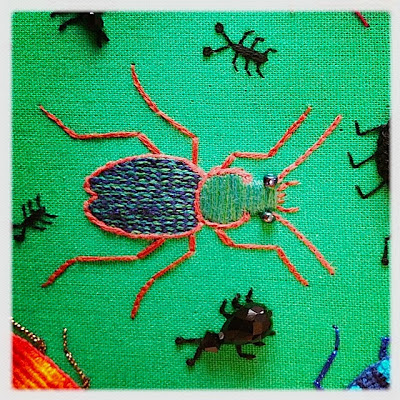 Broderi. Stumpwork Ground beetle. Backstitched chainstitch. 