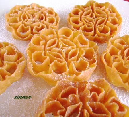 Honeycomb Biscuit~Kuih Loyang~Kuih Rose  The Waitakere 