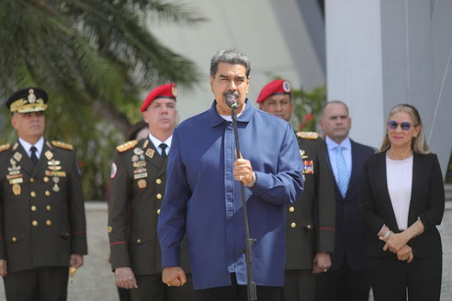 El presidente, Nicolás Maduro, informó que en las próximas semanas será activada la ruta aérea entre Venezuela y Argelia.  «Un vuelo que apenas dura 9 horas de aquí de Maiquetía a Argelia y todo lo que se abre en turismo bilateral, en comercio, en cooperación educativa y cultural y cooperación de gas», expresó.   El mandatario no detalló la fecha en la que iniciarán las operaciones aéreas, pero sí afirmó que como parte de los acuerdos suscritos con el Gobierno de Argelia se estableció la formación de jóvenes venezolanos en la industria del gas.  Visita a China Sobre la visita a China, el jefe de Estado aseguró que el periplo permitirá el impulso de un nuevo ciclo bilateral, tras la firma de 31 acuerdos de cooperación.  «Se han abierto las puertas para una etapa esplendorosa en las relaciones económicas, culturales, políticas,comerciales, financieras entre China y Venezuela», afirmó.  G77 + China Como parte de su agenda de trabajo, el primer mandatario nacional participó en la Cumbre del G77 + China, efectuada en La Habana, Cuba.  «Llevé la voz de Venezuela a la plenaria, muy buena nuestra intervención, con la verdades que hay que decir», expresó.  Maduro destacó los encuentros de alto Gobierno que sostuvo con varios mandatarios y líderes del mundo, entre ellos el Secretario de las Naciones Unidas, Antonio Gutérres, a quien no veía desde el año 2018.  Asimismo, felicitó al presidente cubano, Miguel Díaz-Canel, por la «exitosa» organización de la cumbre G77+China.  Nicolás Maduro arribó este domingo a Venezuela luego de realizar una gira por China, Argelia y Cuba.  El mandatario fue recibido por la vicepresidente ejecutiva, Delcy Rodríguez; el presidente de la Asamblea Nacional, Jorge Rodríguez y los vicepresidentes sectoriales.    Unión Radio