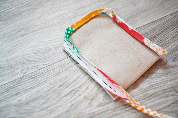 Coin Purse DIY tutorial in pictures. What a cute and simple idea.