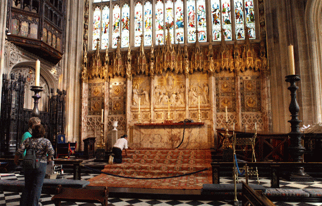 ALTAR RUG INSTALLED