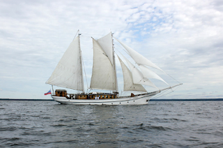 Nadezhda (schooner)
