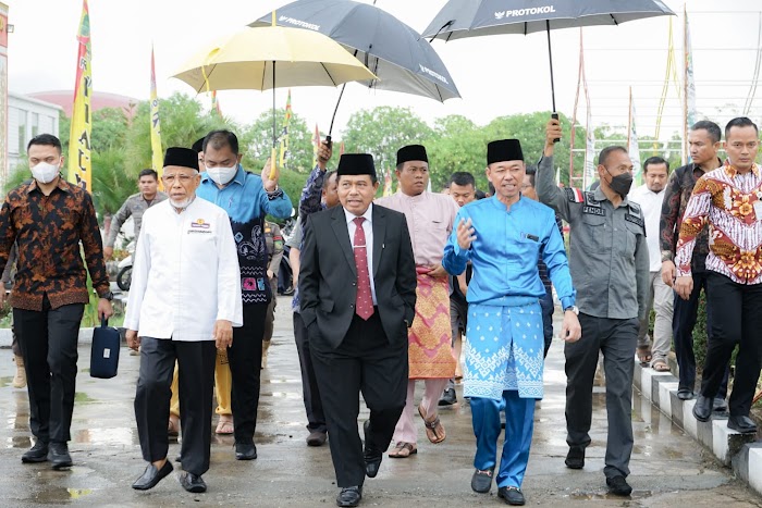 Tinjau Stand Bazaar MTQ ke-40 Provinsi Riau, Suhajar Diantoro : Stand Bazarnya Luar Biasa Bagus.