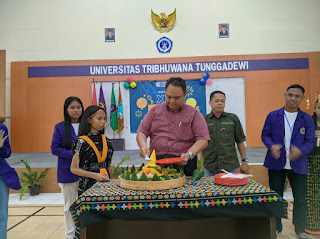 Rayakan Dies Natalis Ke-11, Himpunan Mahasiswa Peternakan Bagikan Susu Perah