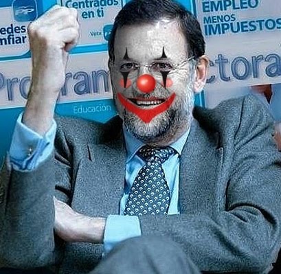 RAJOY de PAYASO HACIENDO CORTE DE MANGAS