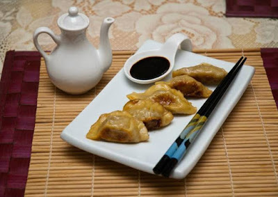 Resep Takjil: Gyoza with Peanut Sauce