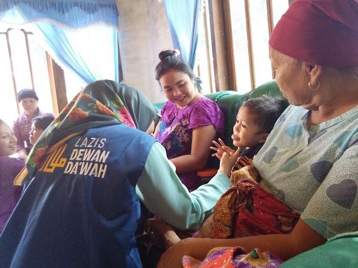 Dewan Dakwah Provinsi Riau Kunjungi Korban Banjir di Buluh Cina Kampar
