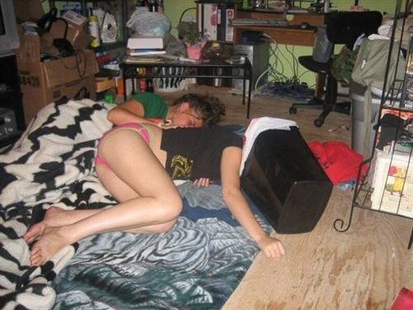 Passed Out Drunk Girls Pictures5