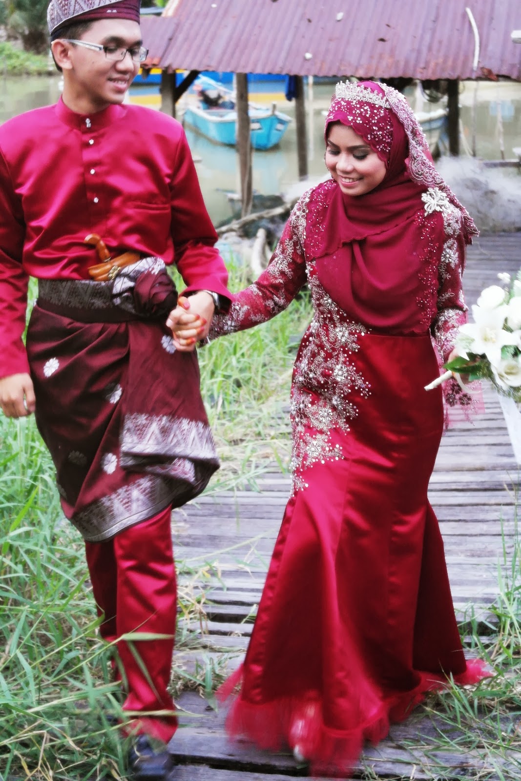 KOLEKSI SULAMAN YATI Baju  Pengantin Dress Maroon  Silver 