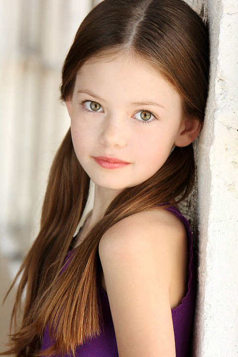 This is Mackenzie Foy Posted by Cupcake4Miley at 1119 0 comments