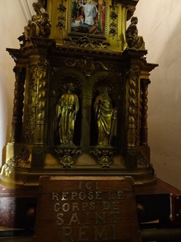 2017.10.23-130 tombeau de Saint Remi dans la basilique Saint-Remi