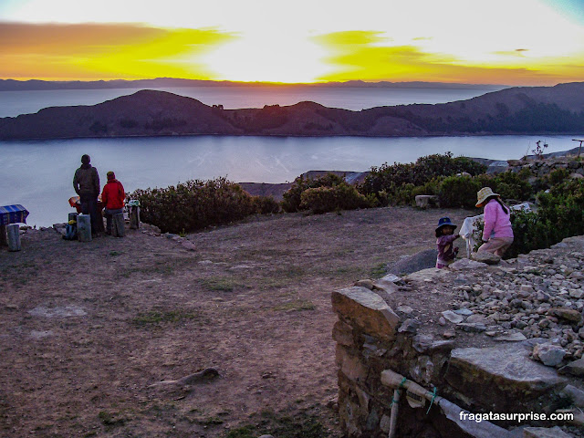 Pôr do sol na Ilha do Sol no Lago Titicaca