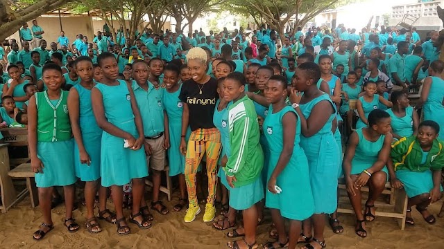 People of the Volta Region welcome Feli Nuna amidst her Sanitation tour. 