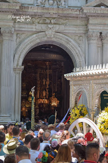 SALIDA DE LA HERMANDAD DEL ROCÍO DE GRANADA