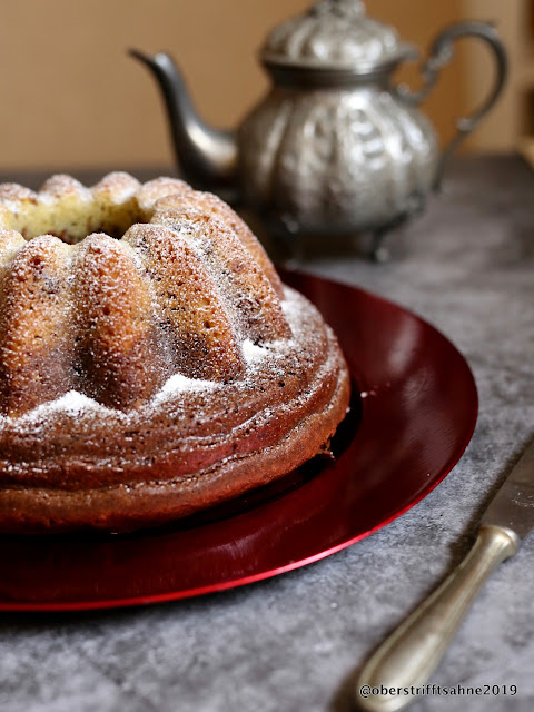 Marmorkuchen mit Schokolade und Sahne gebacken