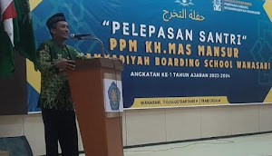 Calon Alumni PesantrenMu KH. Mas Mansur Brebes Dibekali 4 Tas oleh Ketua LPP PWM Jateng