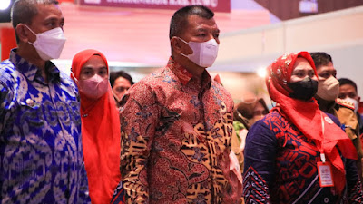 Atap Konjo Meraih The Best Produk di Acara Sulsel Craft Show 2022