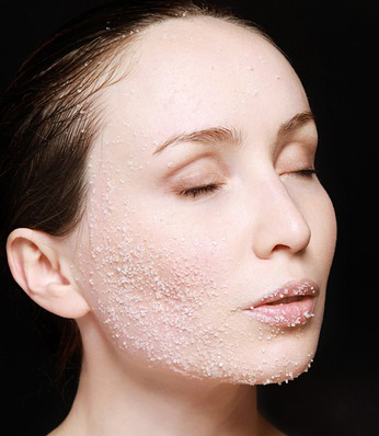 أهم المواد الطبيعية لتقشير بشرة وجهك  https://www.womenbeautifull.com/