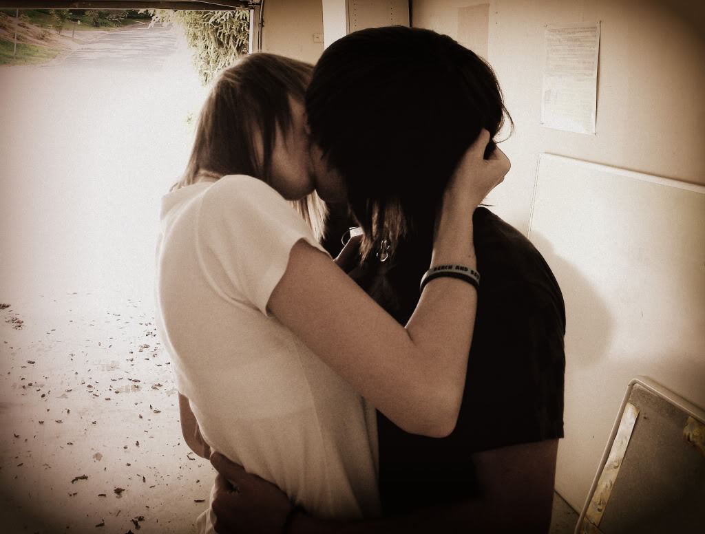 SulfiaNisty: GambaR emo kiss