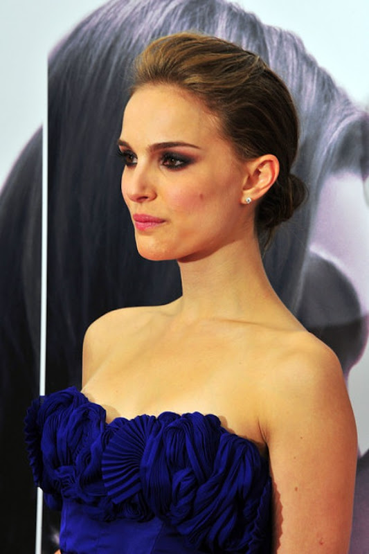 Beautiful Natalie Portman Pictures Wallpapers in Hot Blue Dress