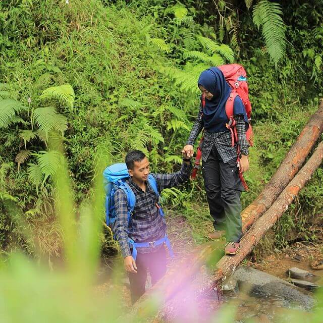 Mendaki gunung bisa ketemu jodoh - foto instagram diniindahguwanti