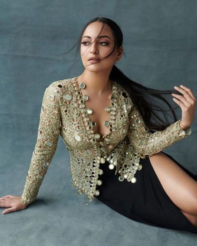 Actress Gallery: Sonakshi Sinha New Latest Pictures