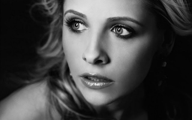 Sarah Michelle Gellar dashing