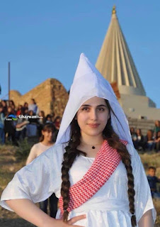 IS  islamiska terrorister med turkiska ideer försökte men de lyckades inte utrota dem. Yezidierna lever vidare.