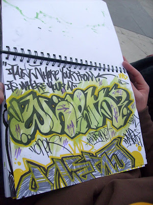 How to sketch graffiti on a piece of paper