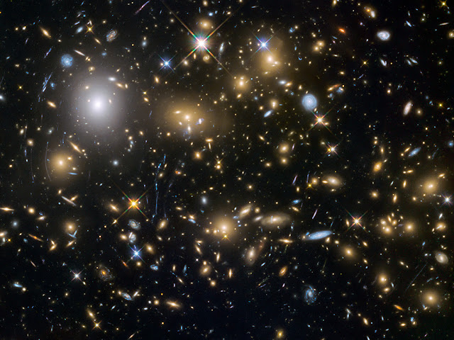 Galaksi-Galaksi Tertua yang Tertangkap oleh Teleskop Hubble