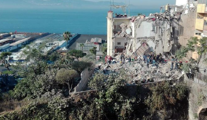 Palazzina crollata a Torre Annunziata: il bilancio definitivo è di 8 vittime