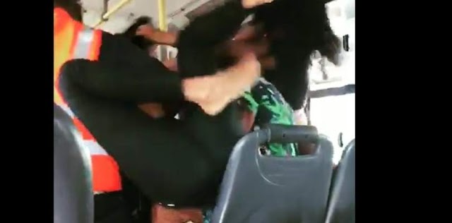 Após flagra, mulher agride suposta amante do marido dentro do ônibus; veja o vídeo