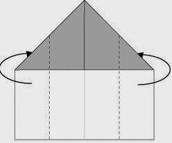 Bước 3: Gấp hai cạnh tờ giấy về phía sau.