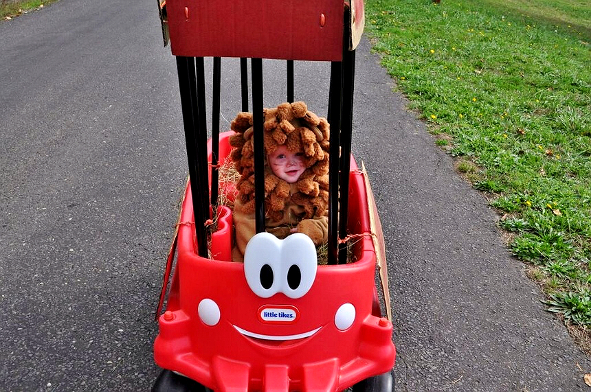 Toddler Lion Costume and Circus Cart- Transform the Little Tikes® Cozy Coupe® Wagon for Fall festivities! (ad)