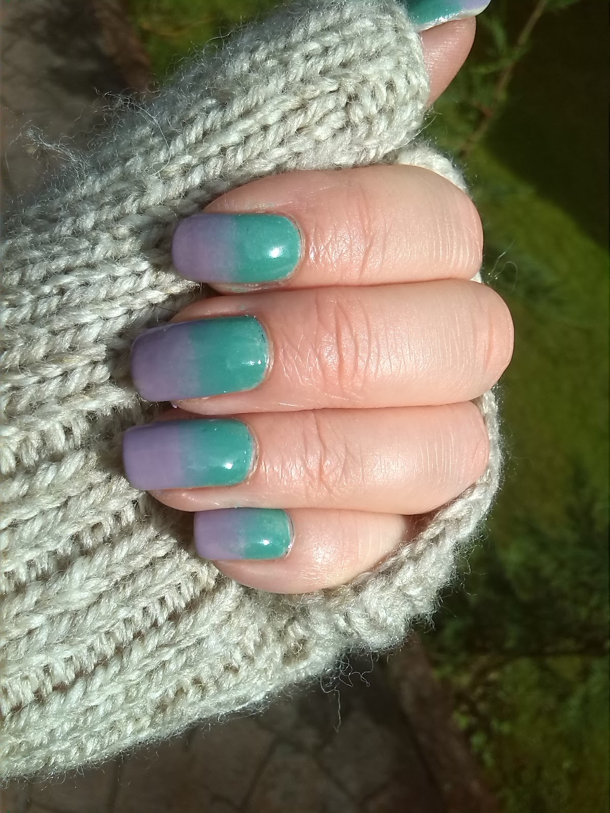 Gradient with Avon Peppermint and Avon Luxe Lavender