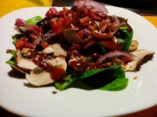 Salad with spinach and mushrooms, blog