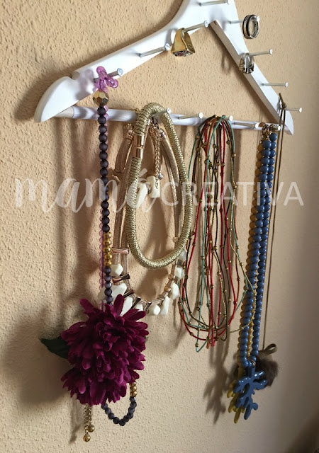 cuelga collares