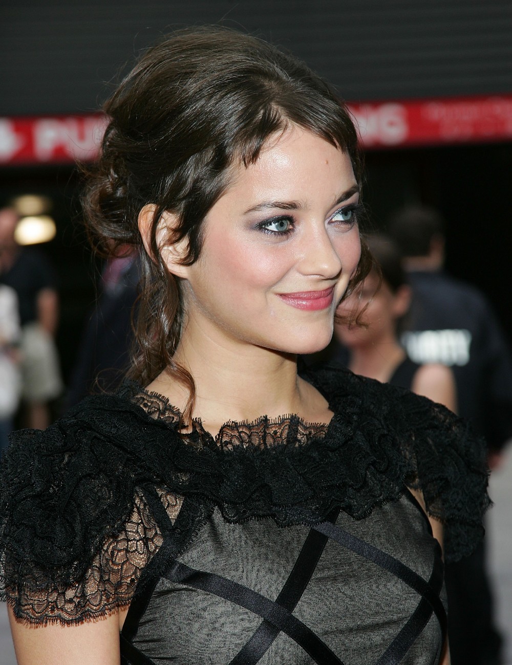 Fresh Look Celebrity Marion Cotillard Hairstyles 01