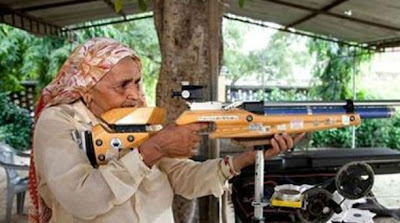 Nenek 78 Tahun ini, Adalah Seorang Sniper Profesional Didunia - infoinfo unik