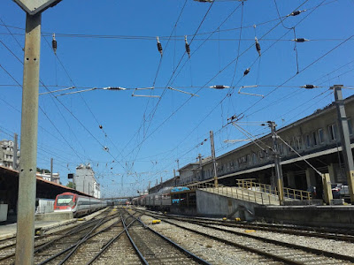 wordless wednesday, train photos, train station, Santa Apolónia, Portugal