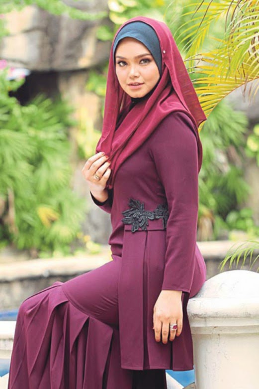 23 Contoh Model Baju Muslim Artis Masa Kini Kumpulan 