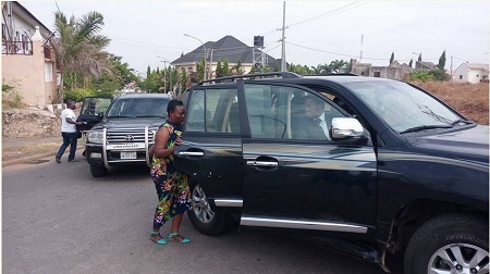 Amaechi Gives Stranded Abuja Public Servants a Lift in His Convoy (Photos)