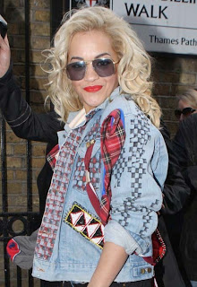 Rita Ora with big gogles glasses