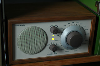 vecchia radio a manopole