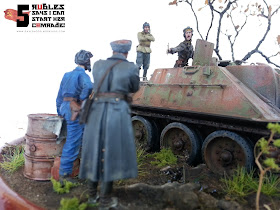 Russian Soviet WW2 tank SU-122 diorama - 5 rubles says I can start her comrade!