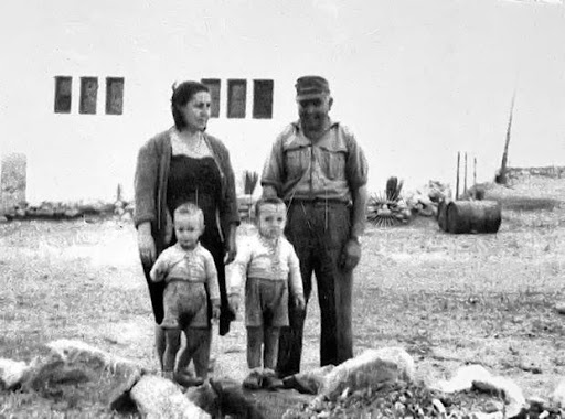 Cbo 1 Rubio con su esposa Mª Luisa y sus hijos Juan y Evaristo en Tabelcut