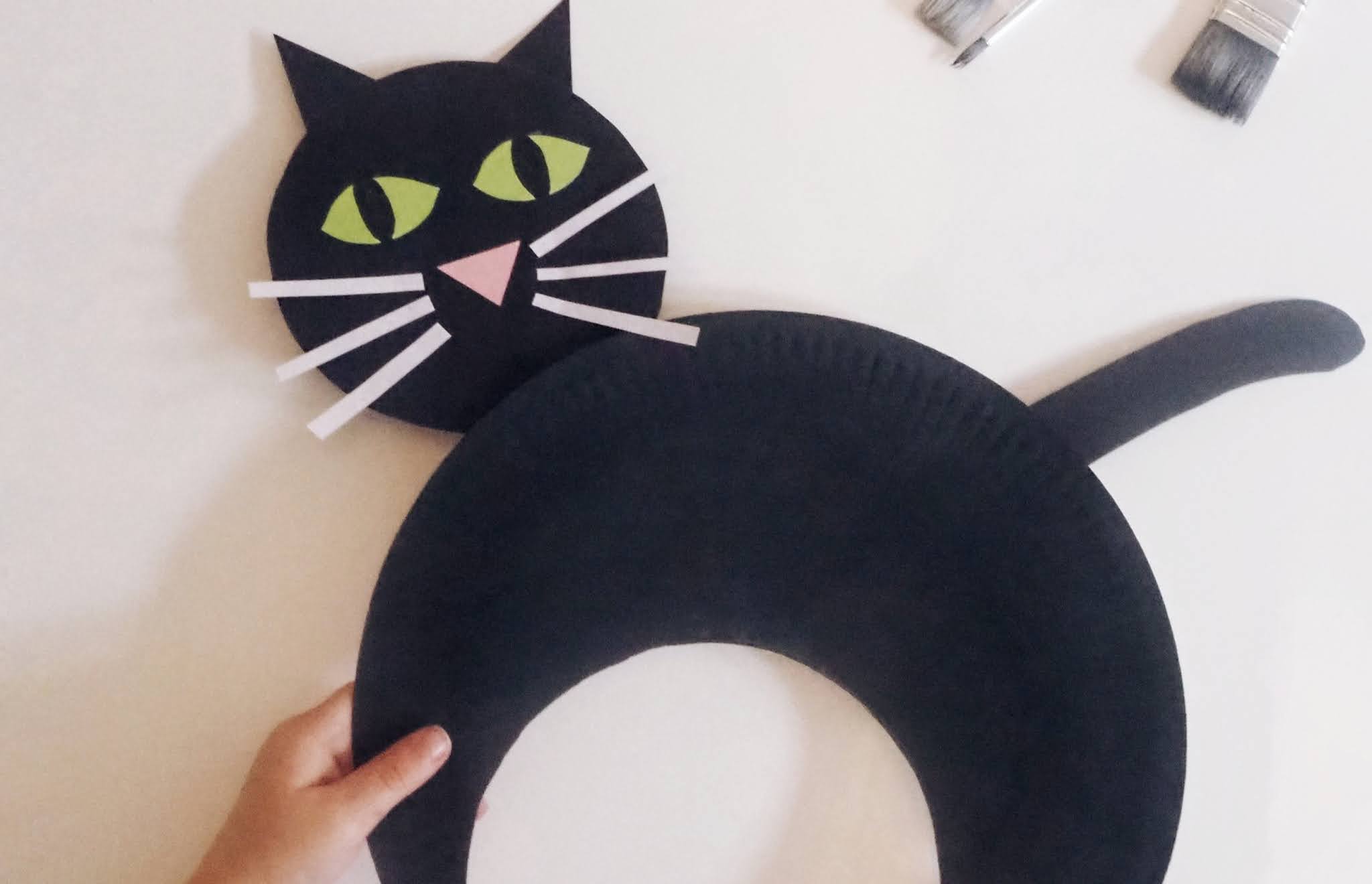 DIY Paper plate black cat