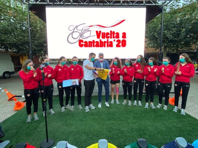 El Club Ciclista Meruelo fue reconocido durante la presentación de la Vuelta a Cantabria masculina