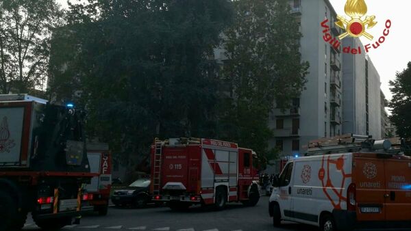 Maxi-esplosione a Milano distrugge tre piani: 6 feriti, uno è grave