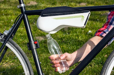 Fontus: La botella que convierte el aire en agua mientras pedaleas